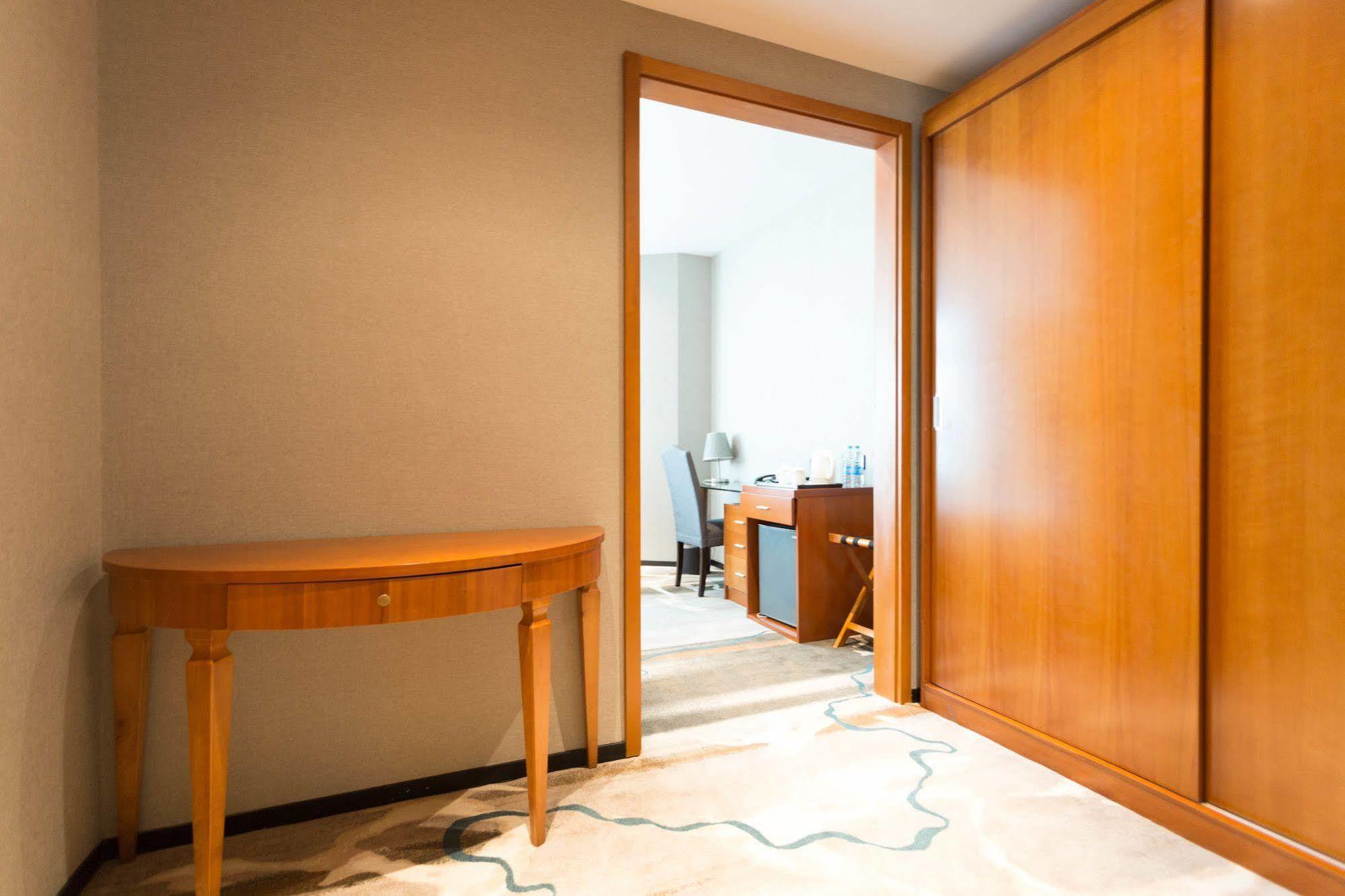 שנגחאי Radiance Hotel מראה חיצוני תמונה